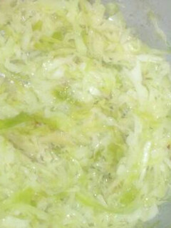 A picture of Steamed cabbage.
