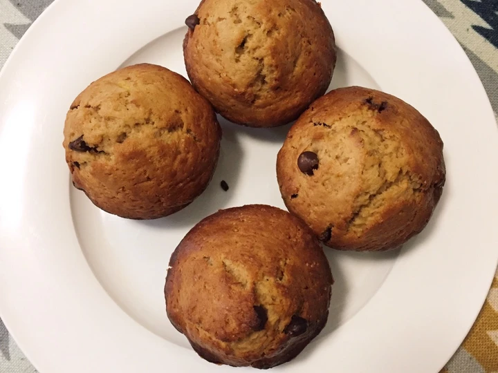 Langkah Mudah untuk Menyiapkan Resep Banana chocolate chip muffins yang Lezat Sekali Anti Ribet, Menggugah Selera