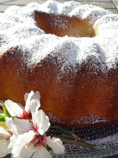 Foto principal de Bundt cake de limón y coco (vegano)
