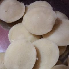 A picture of Plain idli.