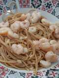 Espaguetis integrales con gambas al ajillo picantes