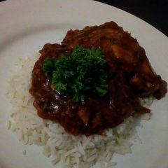 A picture of Chicken in tomato gravy.