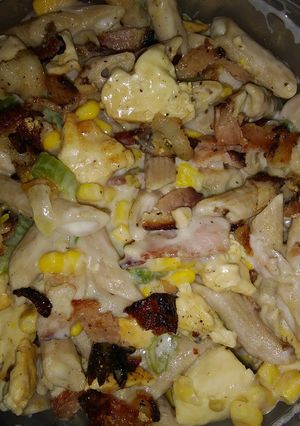 A picture of Bacon chicken pasta.