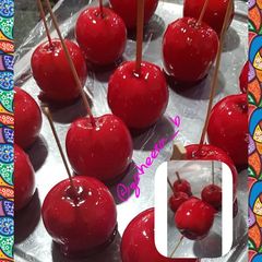 Toffee apples 🍎 A picture of Toffee apples 🍎.