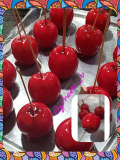 A picture of Toffee apples 🍎.