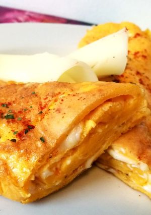 Sajtos omlett tekercs recept fotója