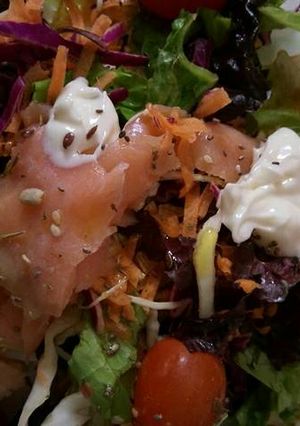 Una foto de Ensalada con salmón ahumado
