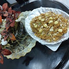 A picture of Makhani semolina ka halwa.