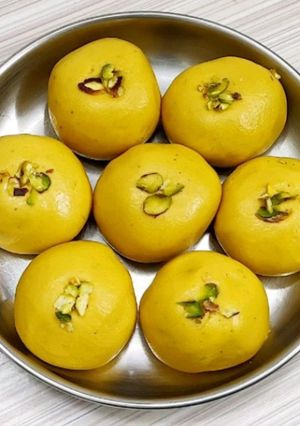 A picture of Besan ke Ladoo.