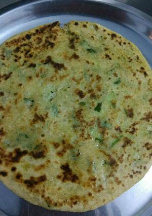 A picture of Phulgobhi ka paratha.