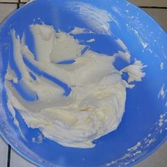 A picture of White chocolate buttercream frosting.