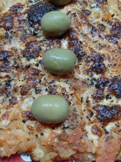 Una foto de Pizza de coliflor keto sin horno