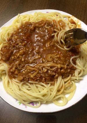 Hình của món Mì Ý bò bằm nấm kim châm.