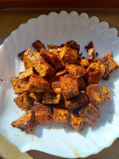 A picture of Baked tofu with spices and pickled white cabbage salad.
