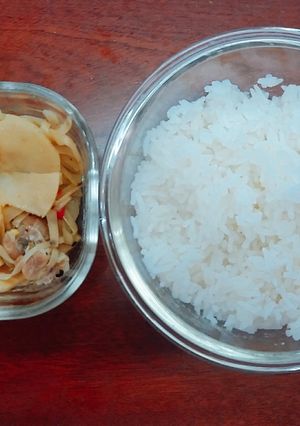 Hình của món Măng xào thịt.