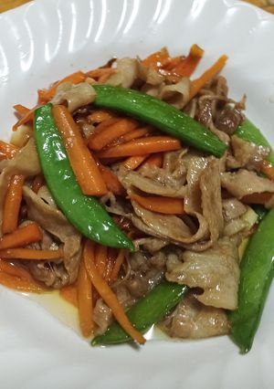 รูปของ หมูสามชั้นสไลซ์ผัดถั่วหวานและแครอท เมนูอาหารเด็ก