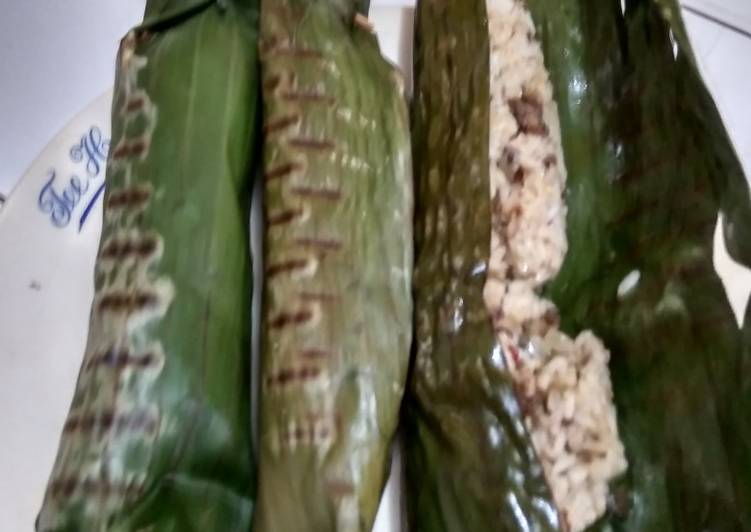 Nasi bakar oncom item😀