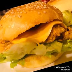 A picture of Whosayna’s Zinger Burger.