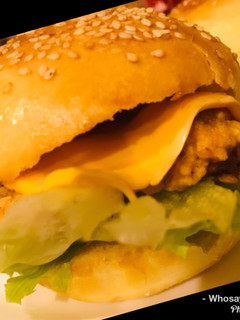 A picture of Whosayna’s Zinger Burger.
