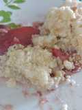 Crumble de manzana y una que otra frutilla