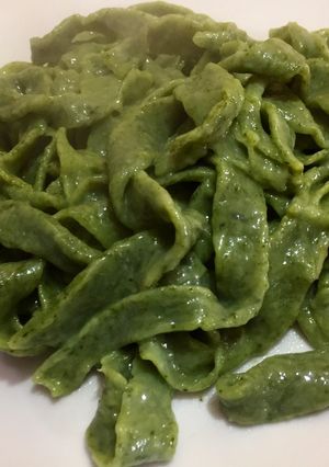 Una foto de Fideos caseros de acelga