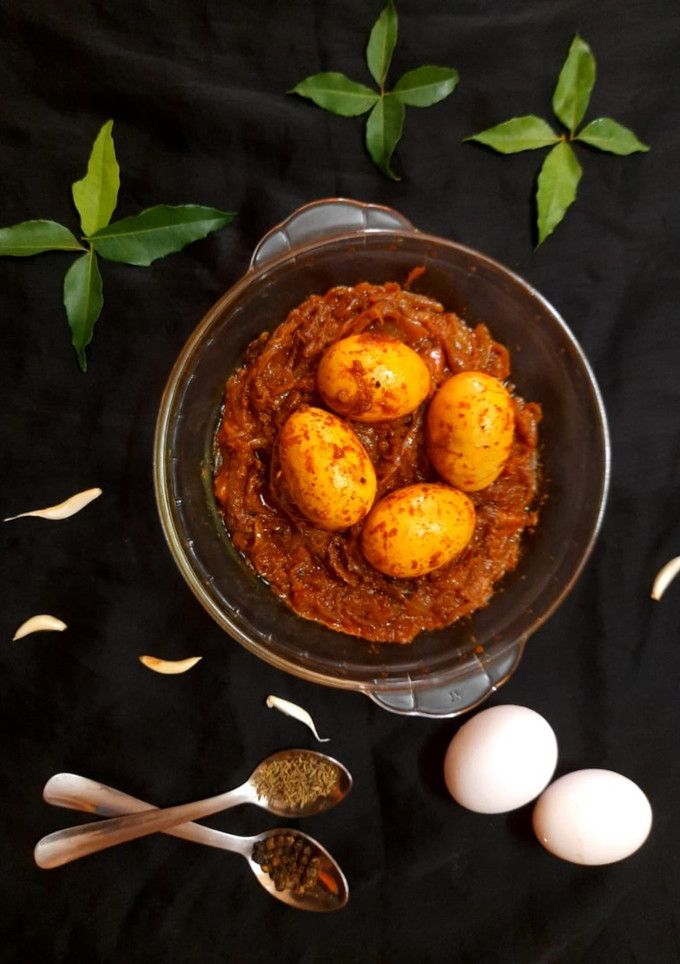 முட்ட ரோஸ்ட் (Muttai roast recipe in tamil) செய்முறை முக்கிய புகைப்படம்