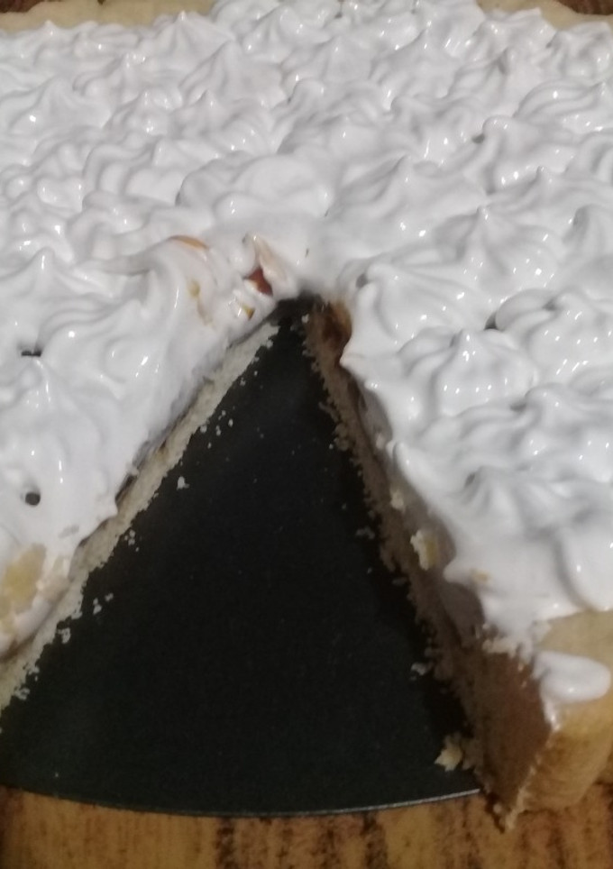 Una foto de TARTA DE DULCE DE LECHE Y MERENGUE😋