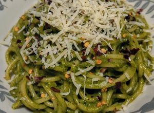 Una foto de Spinach and Tomato Cream Pasta