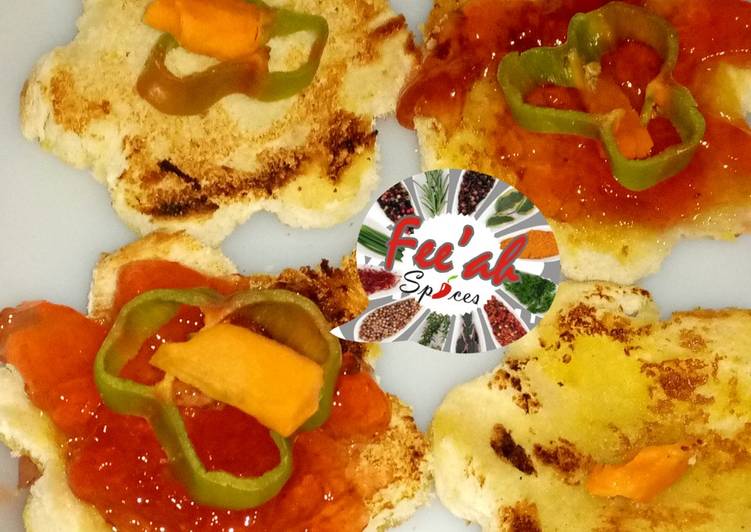 Cookie Shaped Toasted strawberry jam bread Cookie Shaped Toasted strawberry jam bread
