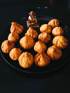 A picture of Fried Rava Modak.