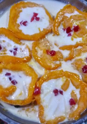 A picture of Mango stuffed kulfi.