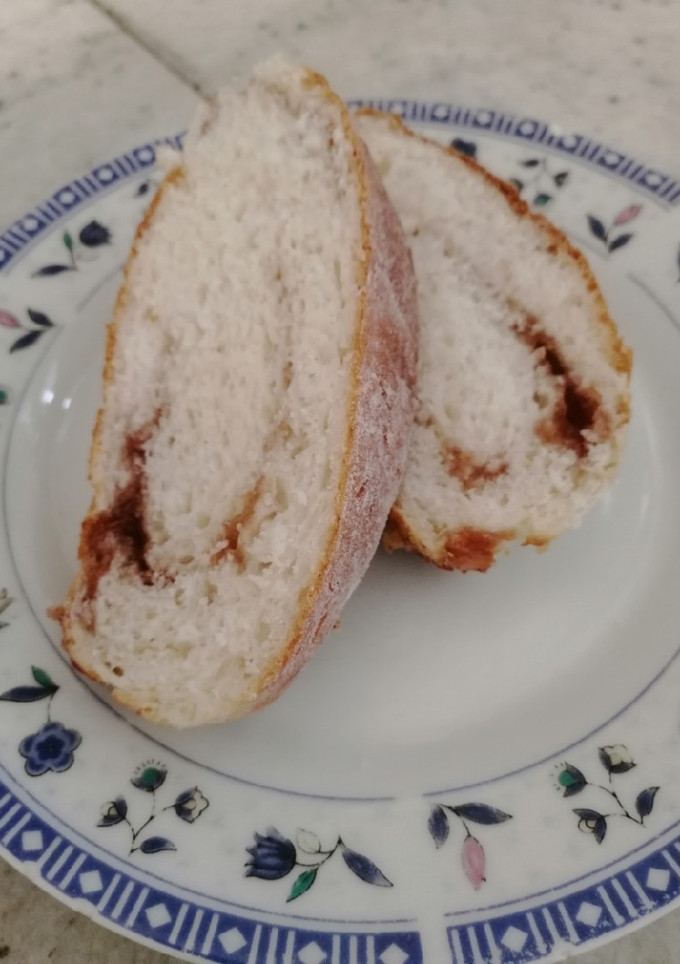 Una foto de Pan con jalea de arazá