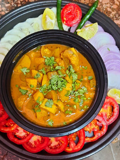 आलू परवल की सब्जी(aloo parwal ki sabzi recipe in hindi) रेसिपी मुख्य फोटो