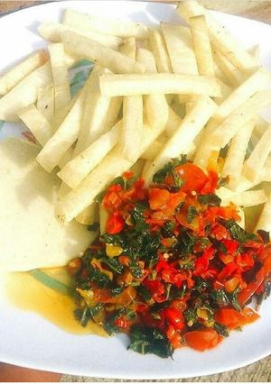 A picture of Fried yam with vegetable sauce.