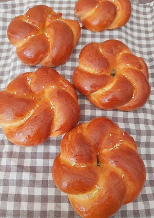Une photo de Petites brioches en forme de fleur 🌼, trop bonnes !