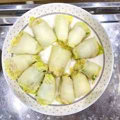 A picture of Lườn gà bọc nấm cuộn cải thảo rất mềm.