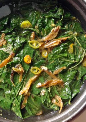 Foto resep Sayur Daun Singkong Kuah Kuning