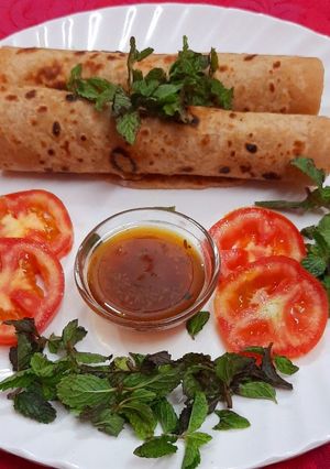 पनीर आलू पराठा रोल (paneer aloo paratha roll recipe in Hindi) रेसिपी मुख्य फोटो