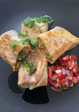 મેકિસકન બરીટો (Mexican Burrito Recipe In Gujarati) રેસીપી મુખ્ય ફોટો