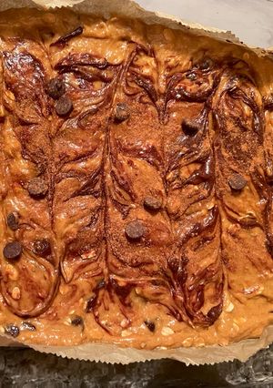 A picture of Lazy pumpkin choc chip banana bars!!.