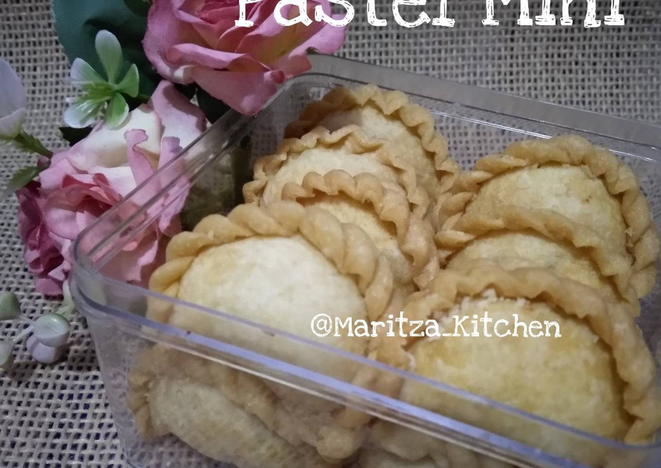 Pastel Mini (isi abon pedas)