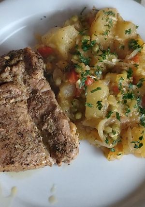 O poză a rețetei Tocană de legume cu carne la cuptor.
