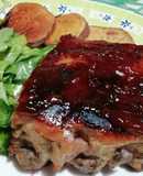 Ribs con barbacoa, ensalada de rúcula y batatas fritas