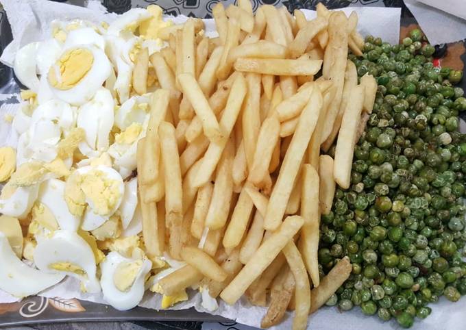 Boil eggs,chips & frymatar #CookPadRamadan #IftarSpecialwithHuma