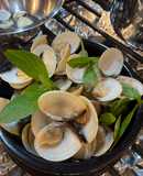 Nghêu Hấp Sả Lá Quế