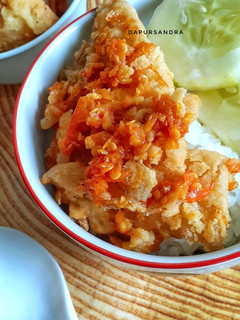 Foto resep Rice Bowl Telur Dadar Crispy Geprek