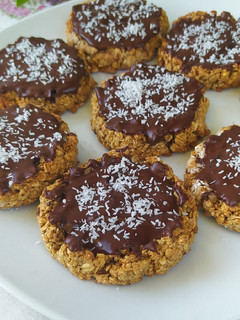 Una foto de Galletas o Tartitas De Avena  Con Dulce Y Chocolate