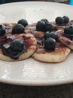 Una foto de Mini pancakes con arándanos