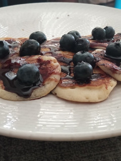 Una foto de Mini pancakes con arándanos