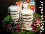 Una foto de nata leche condensada y limones